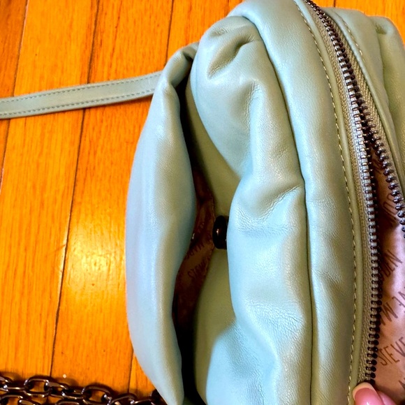 Steve Madden Aqua Crossbody Bag with Chain Strap NWT - Picture 3 of 3
